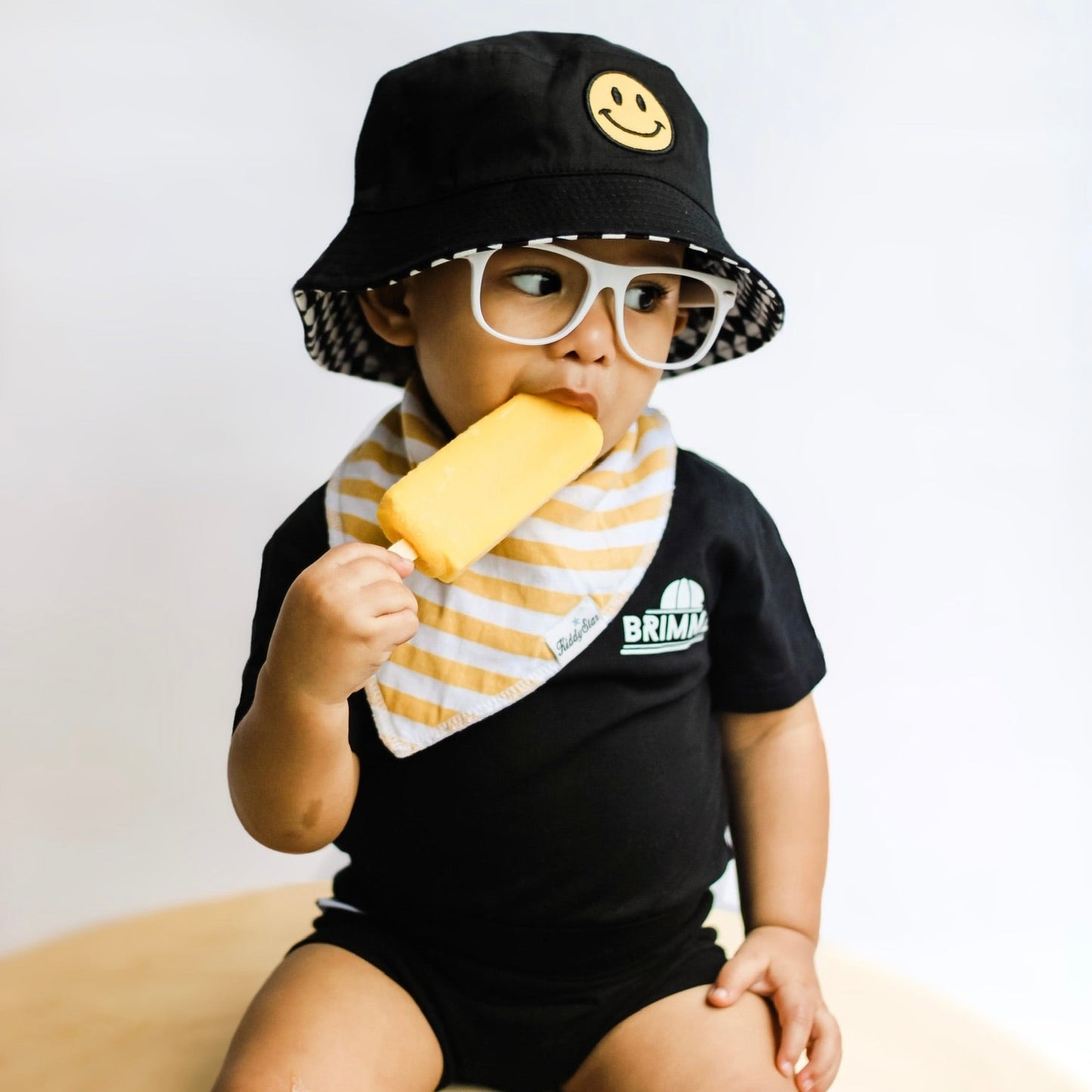 Smile checker bucket hat